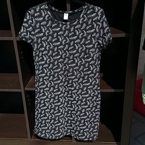 Old navy leaf print tee shirt dress